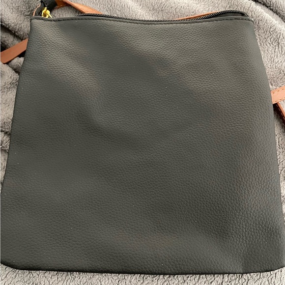 NWOT-Joy Mangano genuine leather RFID Crossbody in black - Picture 2 of 3